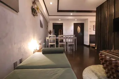 a living room with a bed and a table and chairs at \u30b5\u30f3\u30e2\u30fc\u30eb\u30af\u30ec\u30b9\u30c8403 in Tokyo