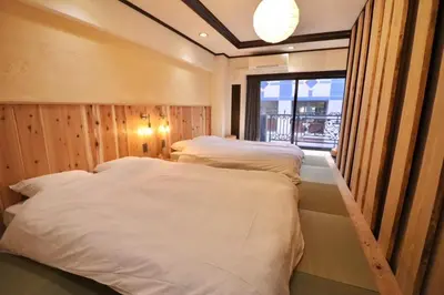 two beds in a room with a window at \u30b5\u30f3\u30e2\u30fc\u30eb\u30af\u30ec\u30b9\u30c8403 in Tokyo