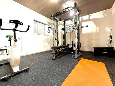 a gym with a treadmill and an exercise bike at \u9752\u6238\u30aa\u30fc\u30c1\u30e3\u30fc\u30c9\u30d3\u30eb in Tokyo