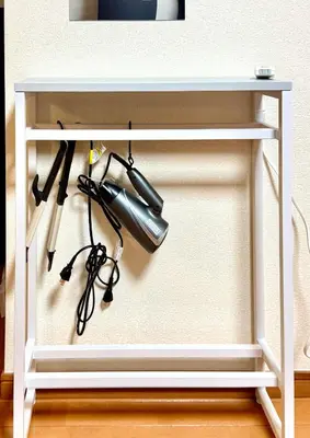 a white table with a shelf withiazepamaminesamineshiba at \u9752\u6238\u30aa\u30fc\u30c1\u30e3\u30fc\u30c9\u30d3\u30eb in Tokyo