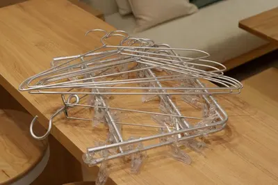 a metal wire rack sitting on top of a table at \u5922\u306e\u5bbf \u7a42\u7a7a 123t in Tokyo
