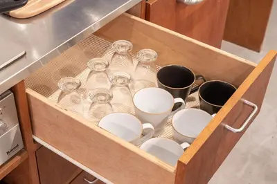 a wooden drawer with cups and wine glasses at \u5922\u306e\u5bbf \u97ff 125t in Tokyo