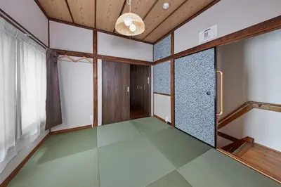 an empty room with a green floor and a ceiling at Y's INN Oyama 021T in Tokyo