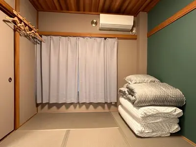 a room with a bed and a window with a fan at \u516b\u5e83101Nearby Tokyo Skytree in Tokyo