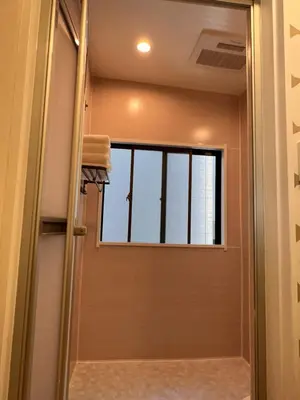 a bathroom with a door and a window at \u516b\u5e83201Nearby Tokyo Skytree in Tokyo