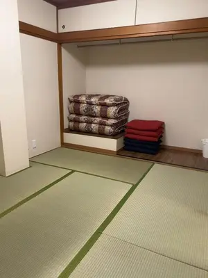 a room with mats on the floor of a room at \u6d77\u5bb9\u7acb\u77f3 in Tokyo