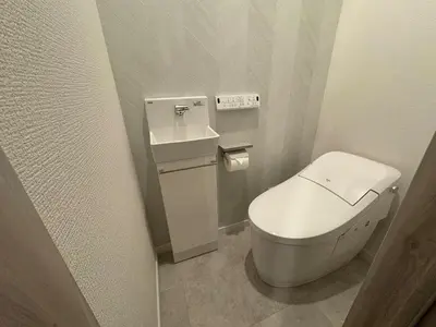 a small bathroom with a toilet and a sink at COTO Shibuya Premium Garden in Tokyo