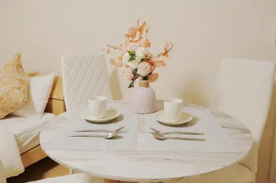 a table with two plates and a vase with flowers at F-Mansion209 in Tokyo