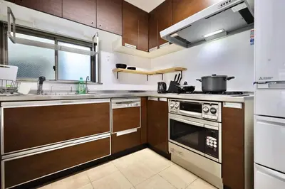 a kitchen with a stove and a sink at \u6e0b\u8c37\u9ad8\u7d1a\u4e00\u6238\u5efa\u3066 \u8cb8\u5207 \u30c6\u30e9\u30b9\u4ed8\u304d \u6700\u5927\u4e03\u540d in Tokyo