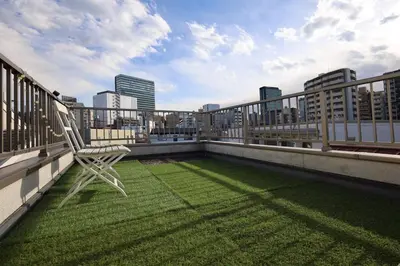 a chair sitting on the roof of a building at \u6e0b\u8c37\u9ad8\u7d1a\u4e00\u6238\u5efa\u3066 \u8cb8\u5207 \u30c6\u30e9\u30b9\u4ed8\u304d \u6700\u5927\u4e03\u540d in Tokyo