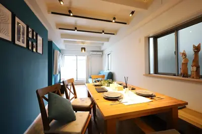 a dining room with a wooden table and chairs at \u6e0b\u8c37\u9ad8\u7d1a\u4e00\u6238\u5efa\u3066 \u8cb8\u5207 \u30c6\u30e9\u30b9\u4ed8\u304d \u6700\u5927\u4e03\u540d in Tokyo