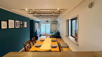 a dining room with a wooden table and chairs at \u6e0b\u8c37\u9ad8\u7d1a\u4e00\u6238\u5efa\u3066 \u8cb8\u5207 \u30c6\u30e9\u30b9\u4ed8\u304d \u6700\u5927\u4e03\u540d in Tokyo