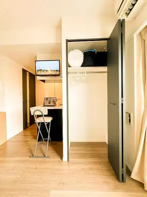 a small room with a desk and a chair at Syforme Keikyu-Kamata Residence in Tokyo