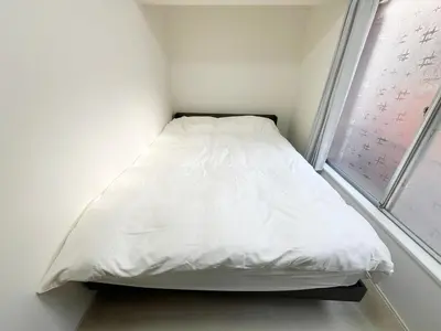 a white bed in a small room with a window at ksf\u6c60\u888b\u672c\u753a4\u4e01\u76ee in Tokyo