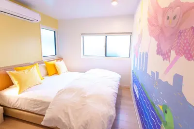a bedroom with a bed and a painting on the wall at Luce Stay&Resort Evoluto101 in Urayasu