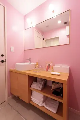 a bathroom with a sink and a mirror at Luce Stay&Resort Evoluto101 in Urayasu