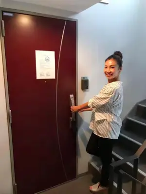 a woman standing at the door of an elevator at \u30dc\u30f3\u30a2\u30fc\u30c8\u702c\u7530 in Tokyo