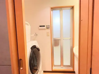 a washing machine in a bathroom with a window at Amika First 101 AF11 in Tokyo