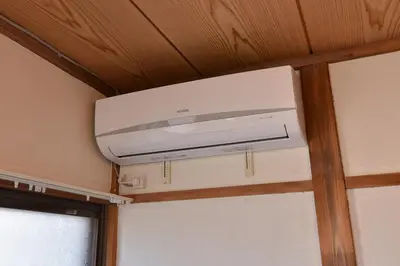 a microwave in a room with a ceiling at \u693f Tubaki in Tokyo