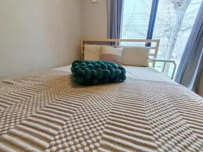 a bed with a pillow on it with a window at C1 Shibuya new hotel, 2 bedrooms and 1 living room, 7 mins to ST Max 6P \u6e0b\u8c37\u5168\u65b0\u9152\u5e97 \u5168\u65b0\u88c5\u4fee \u4e24\u5ba4\u4e00\u5385 \u4ea4\u901a\u4e2d\u5fc3 \u8f66\u7ad97\u5206\u949f \u6700\u59276\u4eba \u76f4\u8fbe\u65b0\u5bbf \u6d89\u8c37 \u8868\u53c2\u9053 \u54c1\u5ddd \u6c60\u888b \u4e0a\u91ce \u4ee3\u4ee3\u6728 \u94f6\u5ea7 \u539f\u5bbf in Tokyo