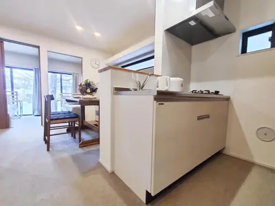 a kitchen with a sink and a table in a room at C2 Shibuya new hotel, 2 bedrooms and 1 living room, 7 mins to ST Max 6P \u6e0b\u8c37\u5168\u65b0\u9152\u5e97 \u5168\u65b0\u88c5\u4fee \u4e24\u5ba4\u4e00\u5385 \u4ea4\u901a\u4e2d\u5fc3 \u8f66\u7ad97\u5206\u949f \u6700\u59276\u4eba \u76f4\u8fbe\u65b0\u5bbf \u6d89\u8c37 \u8868\u53c2\u9053 \u54c1\u5ddd \u6c60\u888b \u4e0a\u91ce \u4ee3\u4ee3\u6728 \u94f6\u5ea7 \u539f\u5bbf in Tokyo