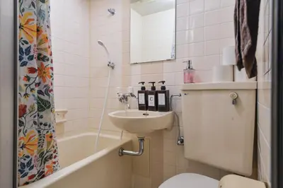 a bathroom with a sink and a toilet and a tub at \u30b5\u30f3\u30ef\u30a4\u30c9\u9ad8\u6a4b\u30d3\u30eb in Tokyo