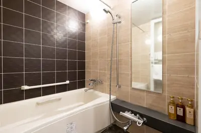 a bathroom with a bath tub and a shower at \u6771\u6025\u30b9\u30c6\u30a4\u9752\u5c71 in Tokyo