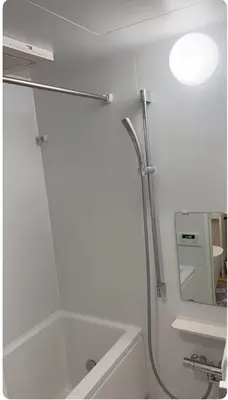 a white bathroom with a shower and a sink at \u6574\u5957\u9ad8\u7ea7\u79c1\u4eba\u516c\u5bd3 \u667a\u80fd\u5bb6\u7535 \u79cb\u53f6\u6e90 \u4e0a\u91ce \u94f6\u5ea7 \u65b0\u5bbf \u6d89\u8c37\u591a\u5730\u76f4\u8fbe in Tokyo