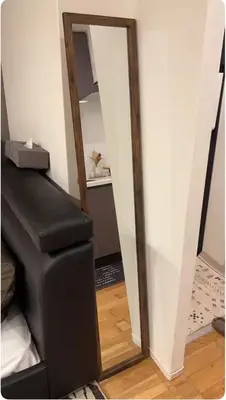 a mirror sitting next to a black chair in a room at \u6574\u5957\u9ad8\u7ea7\u79c1\u4eba\u516c\u5bd3 \u667a\u80fd\u5bb6\u7535 \u79cb\u53f6\u6e90 \u4e0a\u91ce \u94f6\u5ea7 \u65b0\u5bbf \u6d89\u8c37\u591a\u5730\u76f4\u8fbe in Tokyo