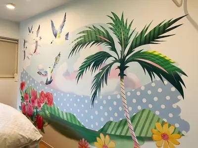 a mural of a palm tree on a bedroom wall at Stay&resort Luce ルーチェ in Urayasu
