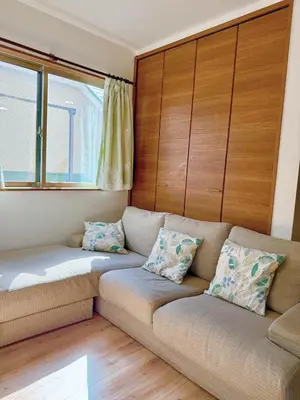 a living room with a couch and two windows at keisei koiwa little garden in Tokyo