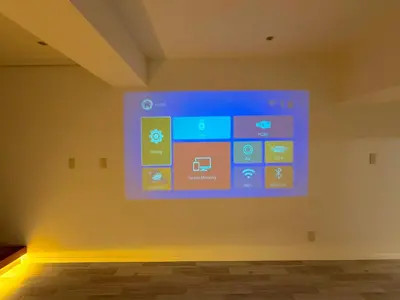a projection screen on a wall in a room at \u685c\u5357\u5927\u585a\u30cf\u30a6\u30b9 i in Tokyo