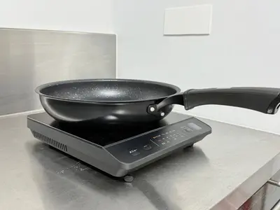 a frying pan on top of a stove at \u685c\u5357\u5927\u585a\u30cf\u30a6\u30b9ii in Tokyo