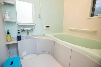 a bathroom with a tub and a toilet and a sink at \u65b0\u5bbf\u4e45\u4e45\u5c0f\u6728\u5c4b \u6574\u680b\u51fa\u79df in Tokyo