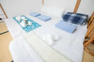 a table with candles and pillows on top of it at \u65b0\u5bbf\u4e45\u4e45\u5c0f\u6728\u5c4b \u6574\u680b\u51fa\u79df in Tokyo