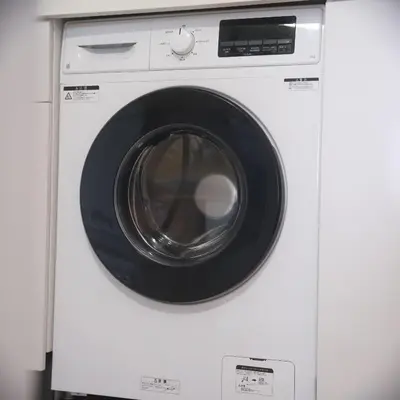 a white washing machine with a black door at \u685c\u306e\u5bbf in Tokyo