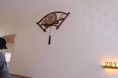 a clock hanging on a wall in a room at \u685c\u306e\u5bbf in Tokyo