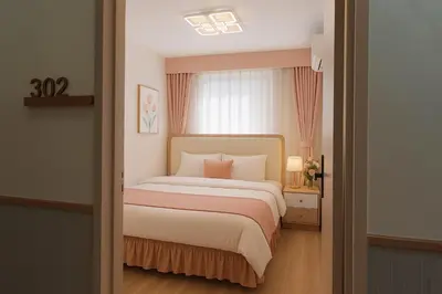 a bedroom with a bed and a window at \u685c\u306e\u5bbf in Tokyo