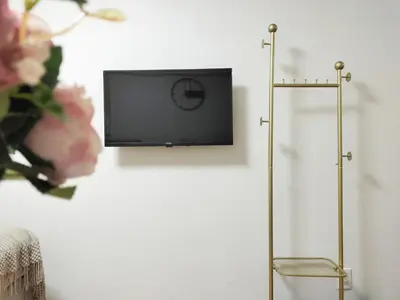 a flat screen tv hanging on a wall at G40\u65b0\u5bbf\u6700\u4e2d\u5fc3 \u6771\u65b0\u5bbf\u7ad95\u5206-Shinjuku center 5 mins to Station, Max 4 \u76f4\u8fbe\u65b0\u5bbf \u6d89\u8c37 \u8868\u53c2\u9053 \u6c60\u888b \u4e0a\u91ce \u4ee3\u4ee3\u6728 \u94f6\u5ea7 \u539f\u5bbf in Tokyo