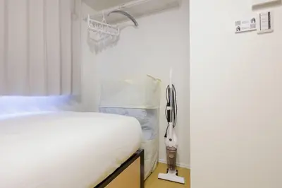 a hospital room with a bed and a phone at \u30ea\u30d0\u30c6\u30a3 in Tokyo