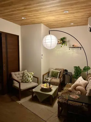 a living room with a couch and a table at jr\u5e73\u4e95\u7ad9\u53ea\u9700\u5f92\u6b65\u4e94\u5206\u949f\u4e09\u4e2a\u623f\u95f4\u4e00\u6237\u5efa\u53ef\u4f9b6\u4eba\u5165\u4f4f in Tokyo