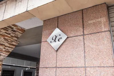 a sign on the side of a building at 20 minutes by Haneda Airport train 3-minute walk from Kamata Station Direct access to Tokyo, Yokohama, Ueno in Tokyo