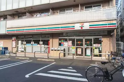 a bike parked in front of a store at \u963f\u4e45\u6d25\u30cf\u30a4\u30c4201 in Tokyo