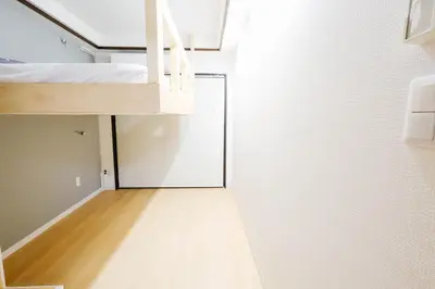 a room with a bunk bed and a wall with a door at Shinjuku 2bed rooms apartment#2室1厅#智能马桶#高速无限制网路1 in Tokyo