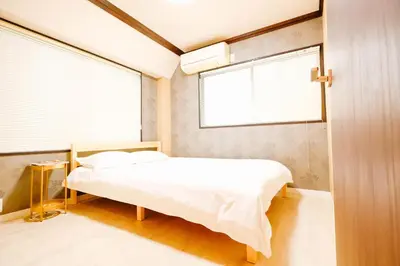 a small bedroom with a bed and two windows at Shinjuku 4bed rooms apartment#4室2厅2浴室2卫生间#智能马桶#高速无限制网路3&1 in Tokyo