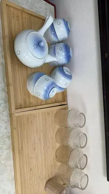 a group of blue and white cups and spoons at \u82b1\u306e\u91cc in Tokyo