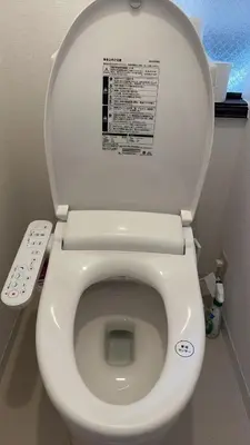 a white toilet with a remote control in a bathroom at \u82b1\u306e\u91cc in Tokyo