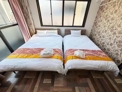 two beds sitting next to each other in a room at \u82b1\u306e\u91cc in Tokyo