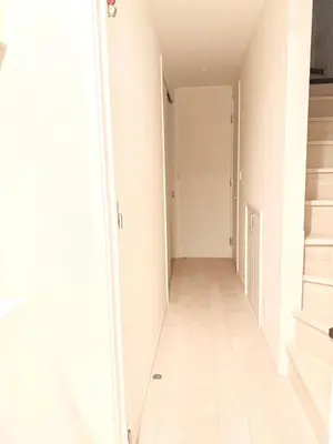 an empty hallway with white walls and white floors at \u6c60\u888b\u946b\u306e\u5c4b in Tokyo