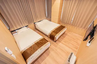 an overhead view of a bedroom with two beds at \u30a6\u30a3\u30f3\u30b0\u30b2\u30b9\u30c8\u30cf\u30a6\u30b9\u79cb\u8449\u539f301 in Tokyo